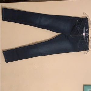 Girl’s skinny jeans